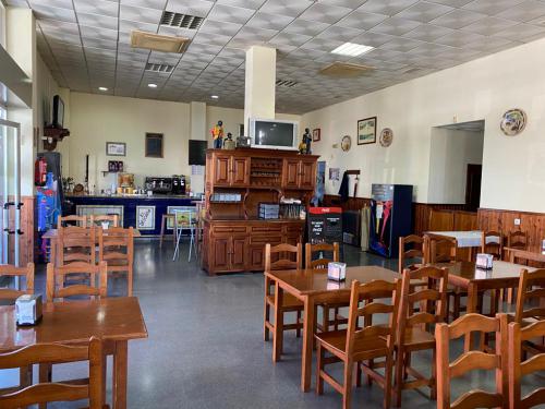 Bar-El-Descanso-Gelves-salon-2
