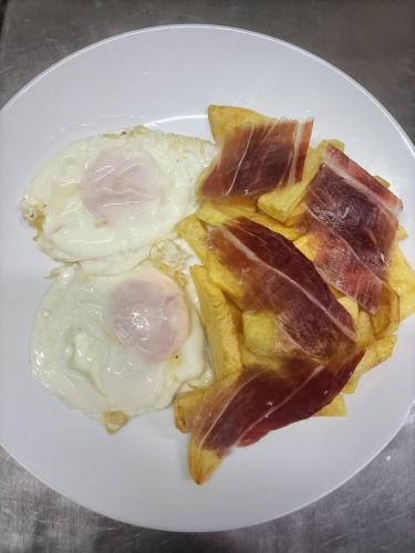 Papas, huevo y jamón